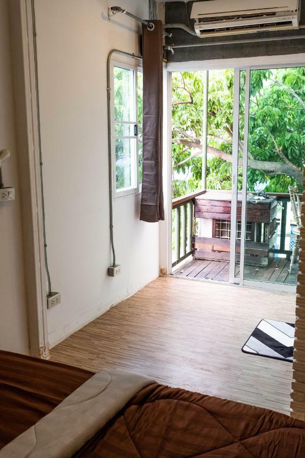 The Old Car Guesthouse Chiang Mai Exterior photo