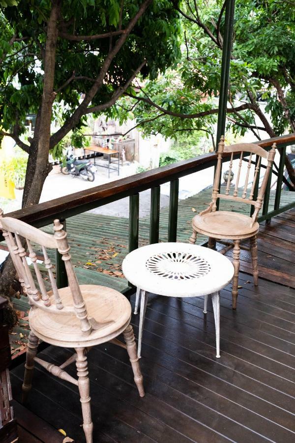 The Old Car Guesthouse Chiang Mai Exterior photo