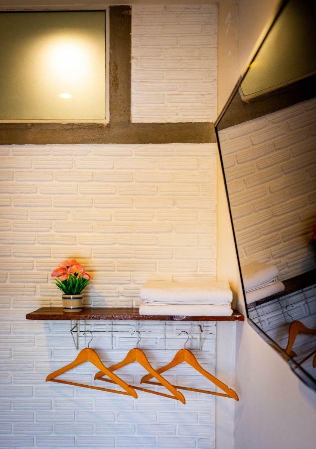 The Old Car Guesthouse Chiang Mai Exterior photo